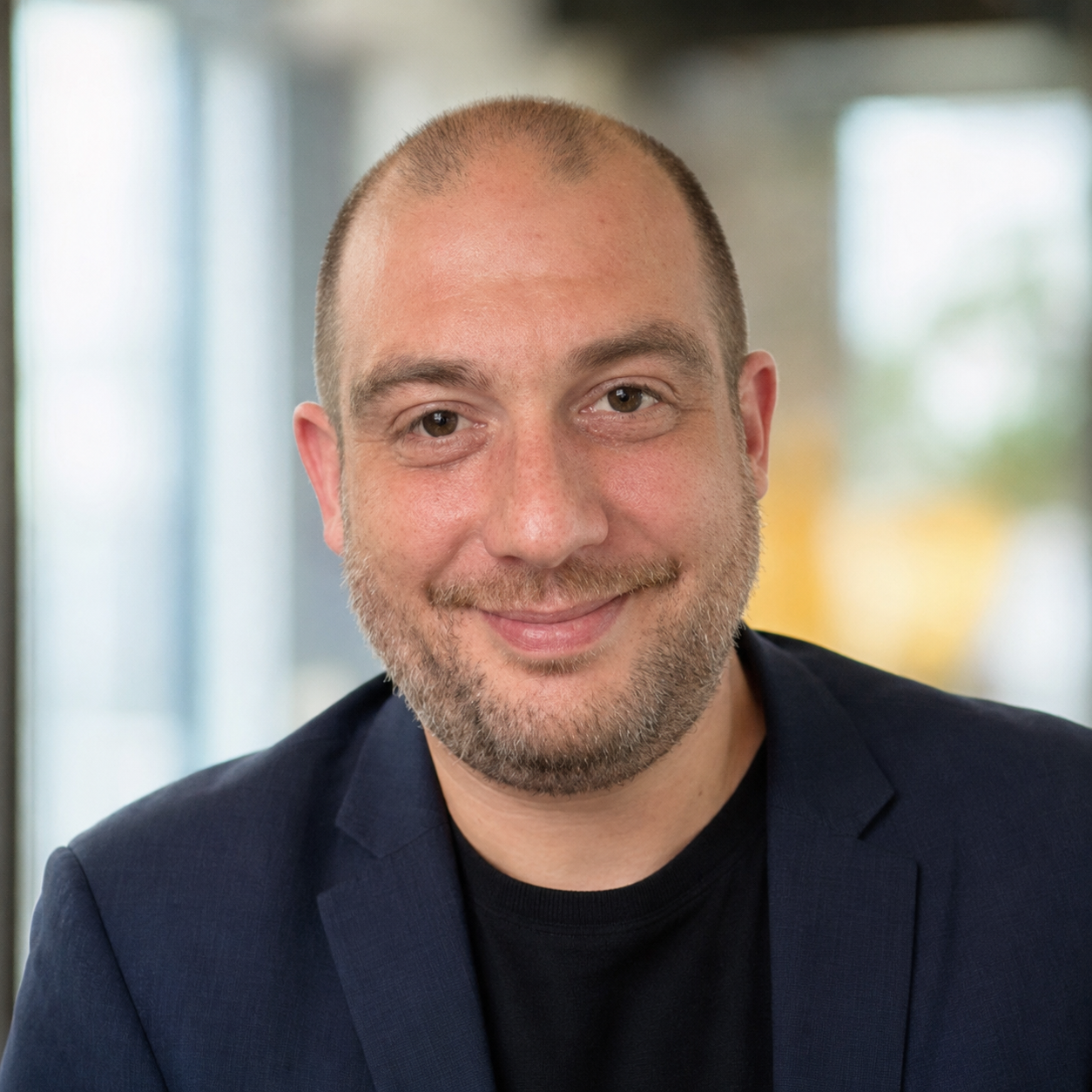 David Schmitt – Herausgeber und Autor von schmittAInander
